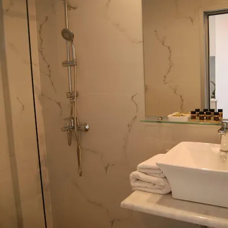 Artemis Aparthotel 3*